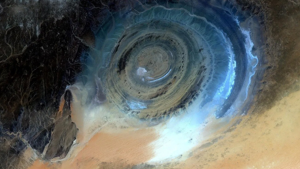 খালি চোখে এর অস্তিত্ব ধরা পড়েনি। ফলে কয়েক হাজার বছর ধরে এই ভৌগোলিক সৃষ্টি প্রকাশ্যে থেকেও রয়ে গিয়েছিল সবার অগোচরে। কারণ উপর থেকে না দেখলে অর্থাৎ ‘বার্ডস আই ভিউ’ না থাকলে এই ‘চোখ’ রয়ে যেত মানুষের নজরের বাইরেই।