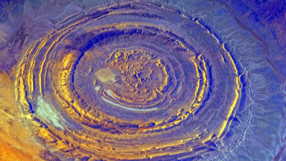 ফলে প্রথমবারের জন্য সহারা মরুর চোখ গোচরে এল যখন মানুষ মহাকাশে পাড়ি দিল। তারপরেও বিজ্ঞানীরা বুঝতেই পারেননি সহারা মরুর প্রান্তরে এটা কী ছড়িয়ে আছে। এত বছর পরে দীর্ঘ গবেষণার পরেও এর সৃষ্টিরহস্য সম্পূর্ণ ধরা পড়েনি।