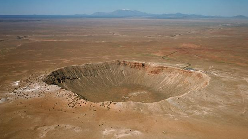 পৃথিবী-সহ সৌরজগতের বিভিন্ন গ্রহ ও উপগ্রহের ভূপৃষ্ঠে বিভিন্ন কারণে গহ্বর সৃষ্টি হয়। উল্কাপাত, ধূমকেতুর আঘাত তার অন্যতম কারণ। আবার তীব্র ভূমিকম্প, ভূত্বকের সঙ্কোচন-প্রসারণ বা ভূঅভ্যন্তরস্থ প্লেটের সংঘর্ষের ফলেও গহ্বর তৈরি হয়। মূলত এই দ্বিতীয় কারণে তৈরি গহ্বরকেই বলা হয় ‘ইমপ্যাক্ট ক্রেটার’।