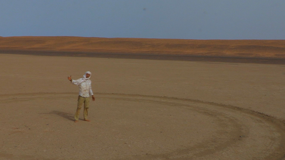 পৃথিবীর বয়স নির্ধারণের ক্ষেত্রে ভূবিজ্ঞানীদের কাছে ইমপ্যাক্ট ক্রেটার খুবই গুরুত্বপূর্ণ। কিন্তু সহারা মরুর ‘চোখ’-এ কোনও গলিত শিলার চিহ্ন পাননি বিজ্ঞানী। ফলে আধুনিক গবেষণা একে নিছক ‘ইমপ্যাক্ট ক্রেটার’ বলতে নারাজ। বরং এর পিছনে আছে আরও জটিল ও বিস্তৃত তত্ত্ব।