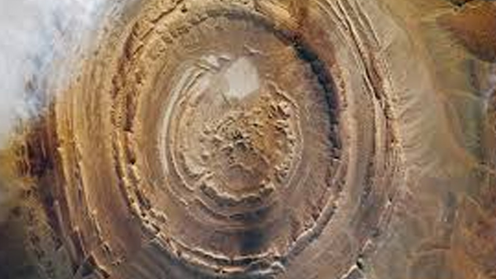 এই গহ্বর জুড়ে শিরা উপশিরার মতো বিস্তৃত স্তর আসলে কয়েক কোটি বছরের আবহবিকারের চিহ্ন। বহু রকমের শিলার উপস্থিতি এই গহ্বরকে বিজ্ঞানী ও গবেষকদের কাছে করে তুলেছে আকর্ষক।