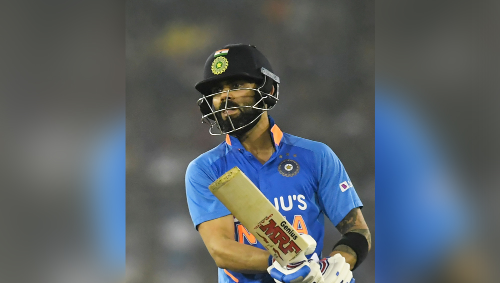 অধিনায়ক অবশ্যই বিরাট কোহালি। সদ্য অধিনায়ক হিসেবে টি-টোয়েন্টিতে দ্রুততম হাজার রান করেছেন তিনি। শ্রীলঙ্কার বিরুদ্ধে ইনদওরে সিরিজের দ্বিতীয় টি-টোয়েন্টির পর অধিনায়ক হিসেবে এই ঘরানায় ৩০ ইনিংসে ১,০০৬ রান হয়ে গেল তাঁর। সব মিলিয়ে এখনও পর্যন্ত ২,৬৬৩ রান রয়েছে। তিনিই এই ফরম্যাটে সবচেয়ে বেশি রানের মালিক। স্বাভাবিক ভাবেই লক্ষ্ণণের দলেরও নেতা তিনিই।