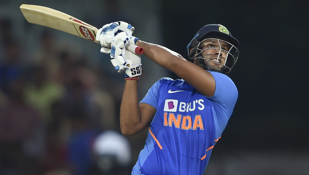 শিবম দুবে হলেন লক্ষ্মণের দলের দ্বিতীয় অলরাউন্ডার। জোরে শট মারতে পারেন, বিগহিটার হিসেবেই পরিচয় তাঁর। সঙ্গে মিডিয়াম পেস বোলিংও রয়েছে। উইকেট নেওয়ার প্রবণতা রয়েছে ২৬ বছর বয়সির। এখনও পর্যন্ত দেশের হয়ে টি-টোয়েন্টিতে চার ইনিংসে ৩২ গড়ে ৬৪ রান করেছেন। যাতে একটি পঞ্চাশ রয়েছে। নিয়েছেন তিনটি উইকেটও।