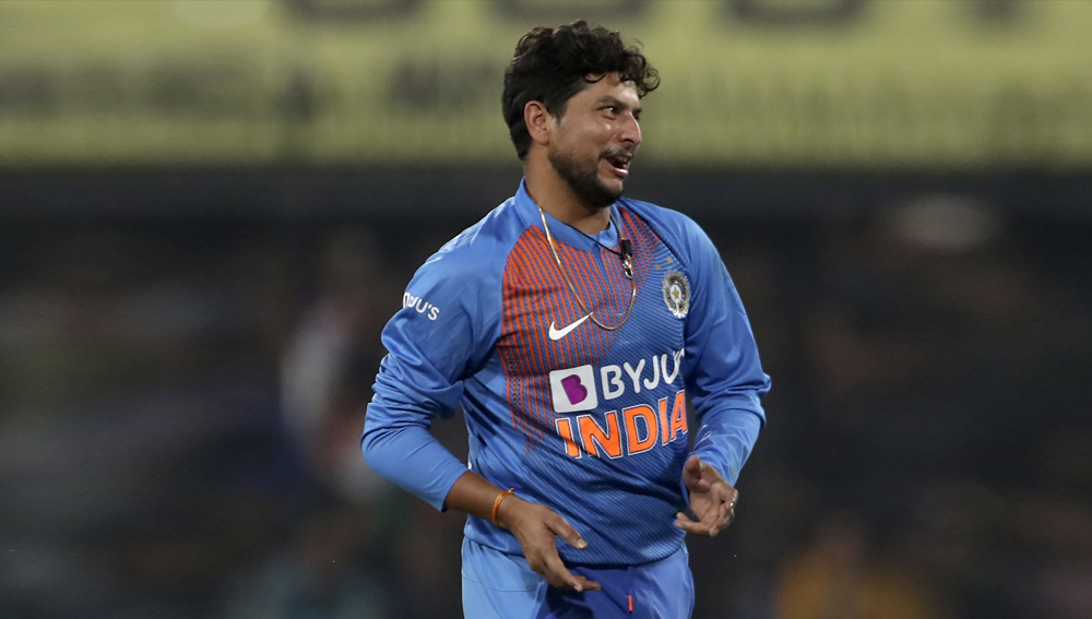 বিশেষজ্ঞ স্পিনার বাছার ক্ষেত্রে উইকেট নেওয়ার দক্ষতায় জোর দিয়েছেন লক্ষ্মণ। তিনি ভরসা রেখেছেন ‘কুল-চা’ জুটিতে। চায়নাম্যান কুলদীপ যাদব এই মুহূর্তে জাতীয় দলে নিয়মিত খেলছেন। ২৫ বছর বয়সি ২০ টি-টোয়েন্টিতে নিয়েছেন ৩৯ উইকেট। ইকনমি রেট ৭.১১, স্ট্রাইক রেট ১১.৬। মিডল ওভারে আঘাত হানার জন্য কোহালির ভরসা তাঁর উপরেই।