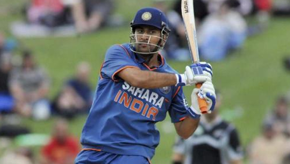 লক্ষ্মণের দলে জায়গা হয়নি মহেন্দ্র সিংহ ধোনির। এমএসডি এখনও জানাননি তিনি কবে খেলায় ফিরবেন। ইংল্যান্ডে বিশ্বকাপের সেমিফাইনালে নিউজিল্যান্ডের কাছে হেরে যাওয়ার পর থেকে ক্রিকেটমহলে প্রচুর জল্পনা তাঁকে নিয়ে। কিন্তু ধোনি স্পষ্ট করে কিছু জানাননি। মনে করা হচ্ছে, ধোনির ভবিষ্যতের ক্ষেত্রে আইপিএল খুব জরুরি ভূমিকা নেবে।