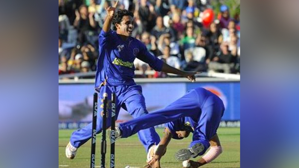 দু’ সপ্তাহের জন্য তাঁকে রিহ্যাবে পাঠানো হয়। ফিরে আসার পরে তাঁর বোলিং অ্য়াকশন পাল্টে যায়। সেইসঙ্গে হারিয়ে ফেলেন নিজের পুরনো ফর্মও।