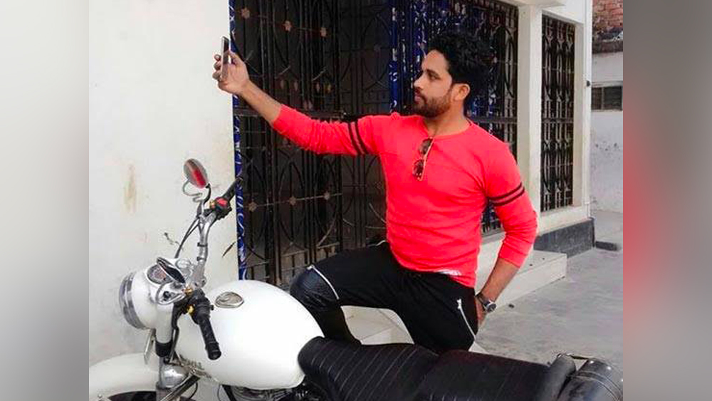 রাজস্থান রয়্য়ালসের বিপক্ষে সেই ম্য়াচে পুণের কামরান দু’ ওভারে ৩৭ রান দিয়ে দুরমুশ হয়েছিলেন। বাকি টুর্নামেন্টে চোট আঘাতের কারণে পুণের রিজার্ভ বেঞ্চেই দিন কেটেছিল কামরানের।