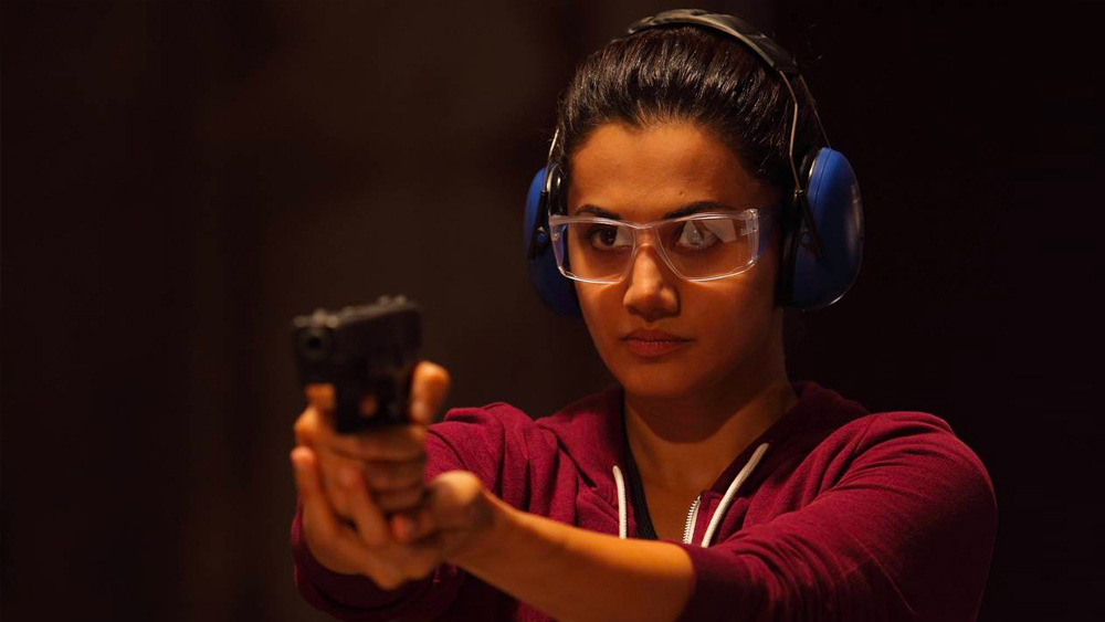 বছর কয়েক আগে ‘নাম শাবানা’ ছবি মুক্তির সময়ে কঙ্গনার উদ্দেশে তাপসী একবার বলেছিলেন, ‘‘কাজ না পেলে সব সময় স্বজনপোষণকে দায়ী করা ঠিক নয়।’’সেই কথাই টেনে এনে কঙ্গনার বক্তব্য, তা হলে এখন সরব কেন তাপসী?