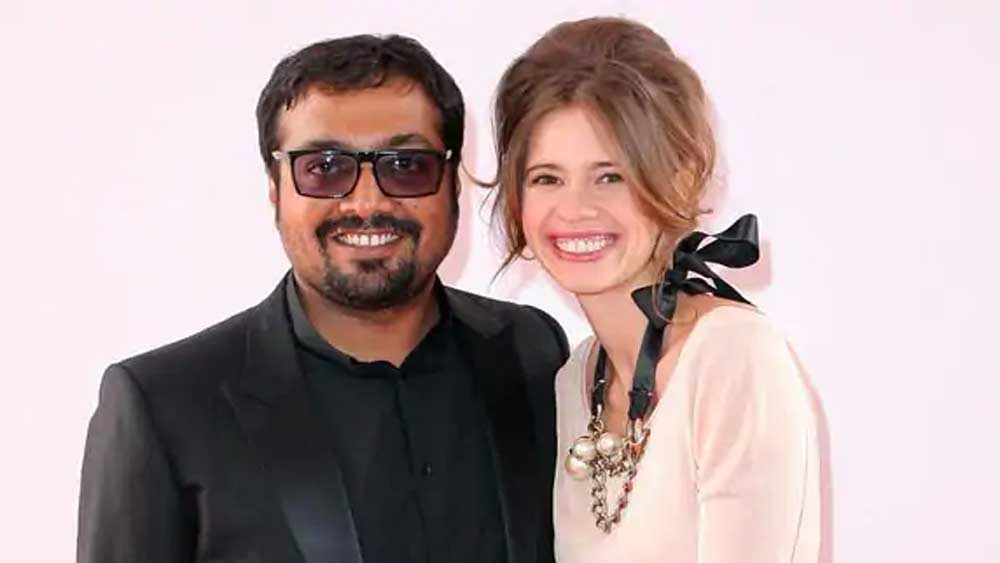 বিভিন্ন সময়ে ‘দেব ডি’, ‘গ্যাংস অব ওয়াসেপুর’-এর মতো ছবির জন্য শিরোনামে এসেছেন অনুরাগ। আবার অভিনেত্রী কল্কি কেঁকলার সঙ্গে ২০১১-এ বিয়েও অনুরাগকে শিরোনামে এনে  দিয়েছিল।