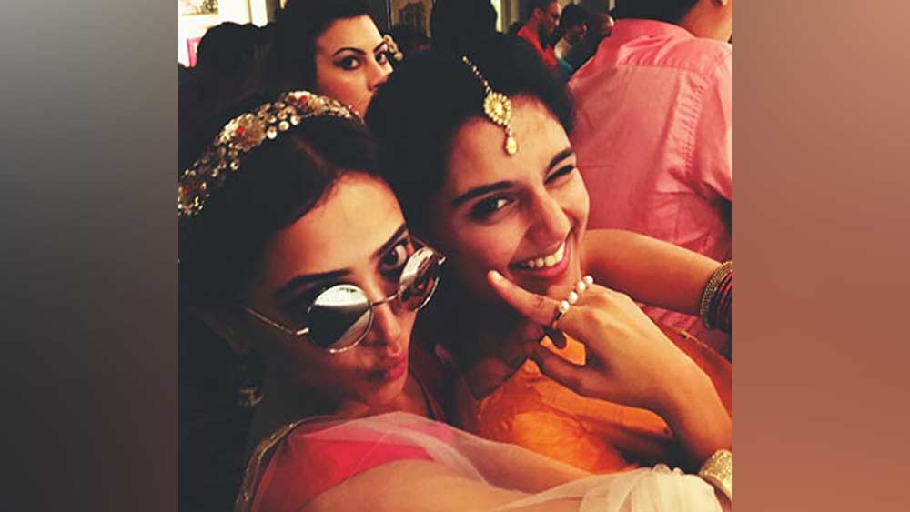 বয়সে ২০ বছরের ছোট প্রেমিকা, তা নিয়েও নাকি অনেকে নানা কথা বলেছেন অনুরাগকে। কিন্তু ভালবাসার কি কোনও বয়স রয়েছে নাকি?