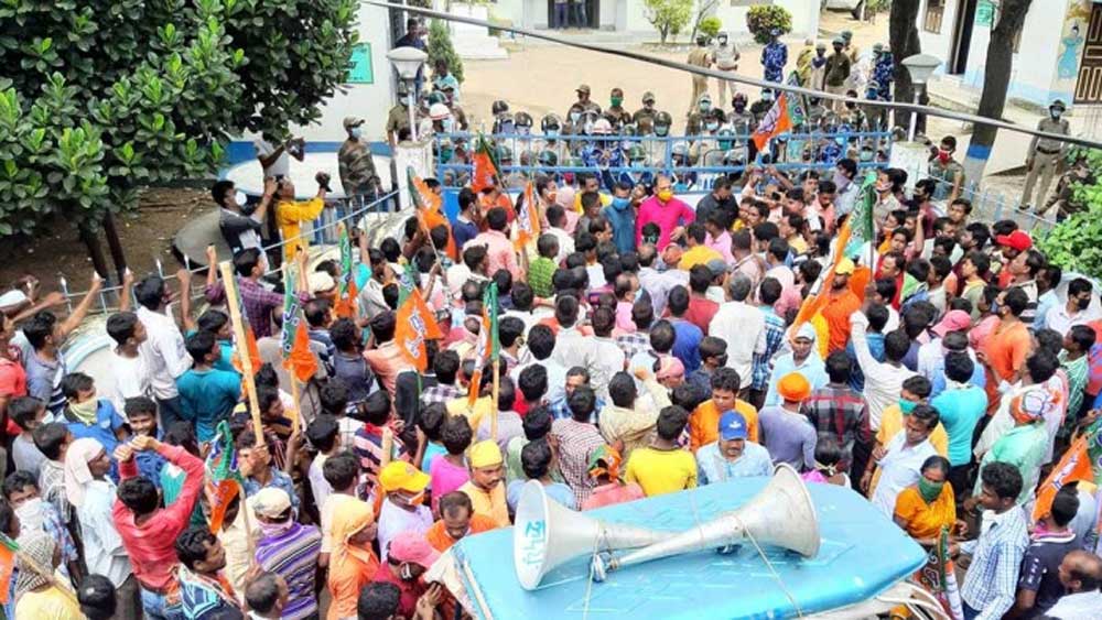 Knife attack on BJP member in Ilambazar