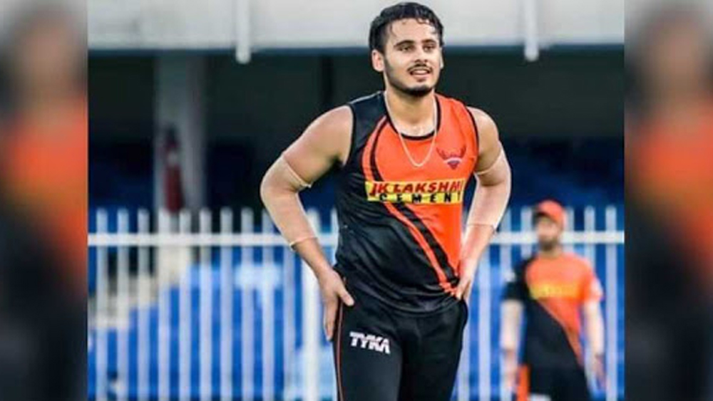 সামাদের বাবা মহম্মদ ফারুক ছিলেন ভলিবল প্লেয়ার। পরবর্তী সময় শারীরিক শিক্ষার প্রশিক্ষক হিসেবেও কাজ করেন। ভলিবল ছাড়াও ক্লাব লেভেলে ক্রিকেটও খেলেছেন ফারুক। বাড়িতে খেলাধূলার প্রচলন ছিলই। বাবার সুত্রেই তাই ছোটবেলাতেই সুযোগ আসে এমএ স্টেডিয়াম কোচিং সেন্টারে রণধীর সিংহ মানসের কাছে প্রশিক্ষণের।