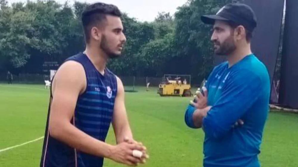 আবদুল সামাদকে খুঁজে পেয়েছিলেন ভারতের অন্যতম সেরা অলরাউন্ডার ইরফান পাঠান। জম্মু কাশ্মীর দলের মেন্টর থাকার সময় তিনি বেশ কিছু নতুন প্লেয়ার খুঁজে আনেন। যাঁদের মধ্যে অন্যতম সামাদ।