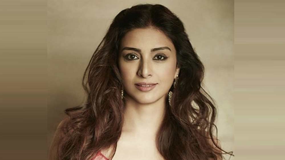 মূল ধারার ছবি ও সমান্তরাল ছবি দুয়েতেই দক্ষ এই অভিনেত্রী ‘এজলেস বিউটি’। ঘনিষ্ঠ দৃশ্যে অভিনয় নিয়েও ছুঁৎমার্গ ছিল না কখনওই। জ্য়াকি শ্রফ থেকে হালের ঈশান খট্টরের সঙ্গেও ঘনিষ্ঠ দৃশ্য়ে অভিনয় করতে দেখা গিয়েছে তাঁকে।