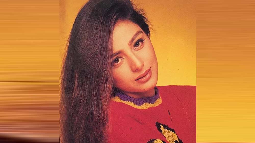 হায়দরাবাদে অভিজাত মুসলিম পরিবারে জন্ম তাঁর। বাবা-মায়ের বিচ্ছেদ দেখেছেন অল্প বয়সেই।