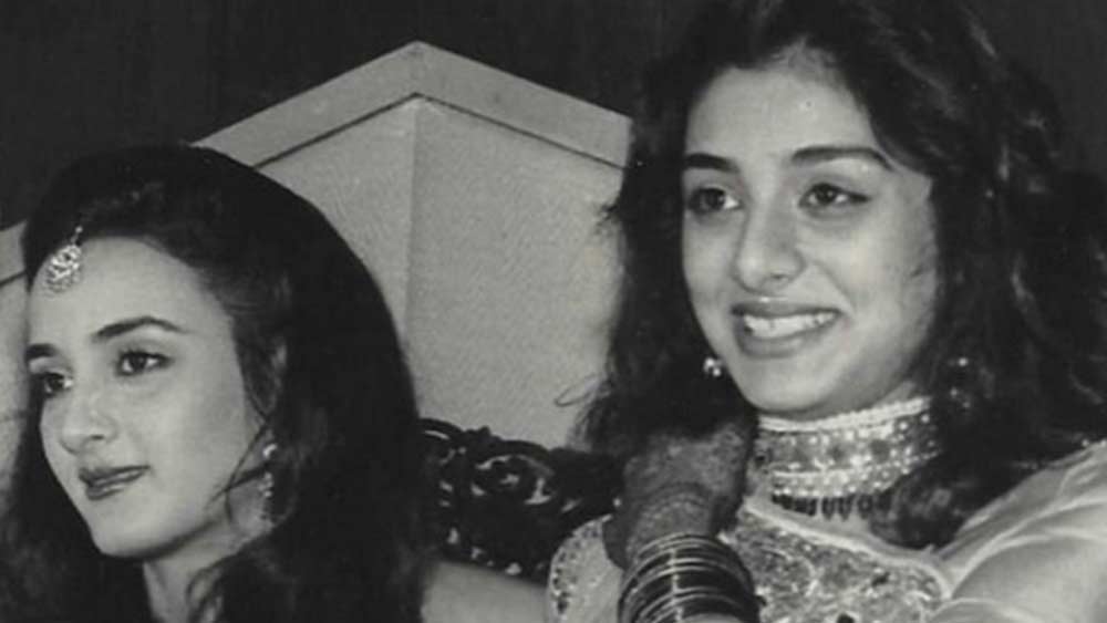 তব্বু এবং দিদি ফরহা নাজ দু’জনেই প্রথম প্রজন্মের অভিনেতা। মা ছিলেন শিক্ষিকা। তাই স্ট্রাগলও করেছেন অনেক বেশি, এমনই জানিয়েছেন তব্বু একাধিক সাক্ষাৎকারে। অভিনেত্রী শাবানা আজমির সঙ্গে যদিও তাঁর আত্মীয়তার একটা সূত্র ছিল।