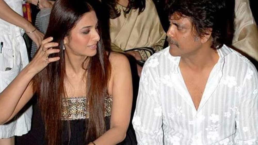 ১০ বছরের সম্পর্কের পর তব্বু নাকি বুঝতে পেরেছিলেন তাঁকে দেওয়া কথা সুপারস্টার নাগার্জুন রাখবেন না। নিজেই সম্পর্ক ভেঙে বেরিয়ে আসেন তিনি। সবার থেকে আঘাত পেলেও পাশে ছিলেন ছোটবেলার এক বন্ধু, যিনি ইন্ডাস্ট্রির অন্যতম এক নায়কও বটে।