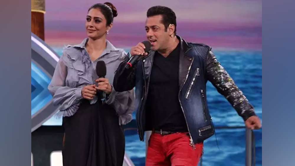 তব্বু বলেন, কোনও আঘাতেই কখনও ভেঙে পড়েননি তিনি। আসলে, সব সময় পাশে ছিলেন তাঁর দুই বন্ধু সলমন খান এবং অজয় দেবগণ। সব সময় এই দুই বন্ধুর সঙ্গে তাঁর যোগাযোগ রয়েছে। বিশ্বাস আর ভালবাসা রয়েছে তাঁদের এই বন্ধুত্বে। বন্ধুত্বের সম্পর্কের কোনও শর্ত হয় না যে।