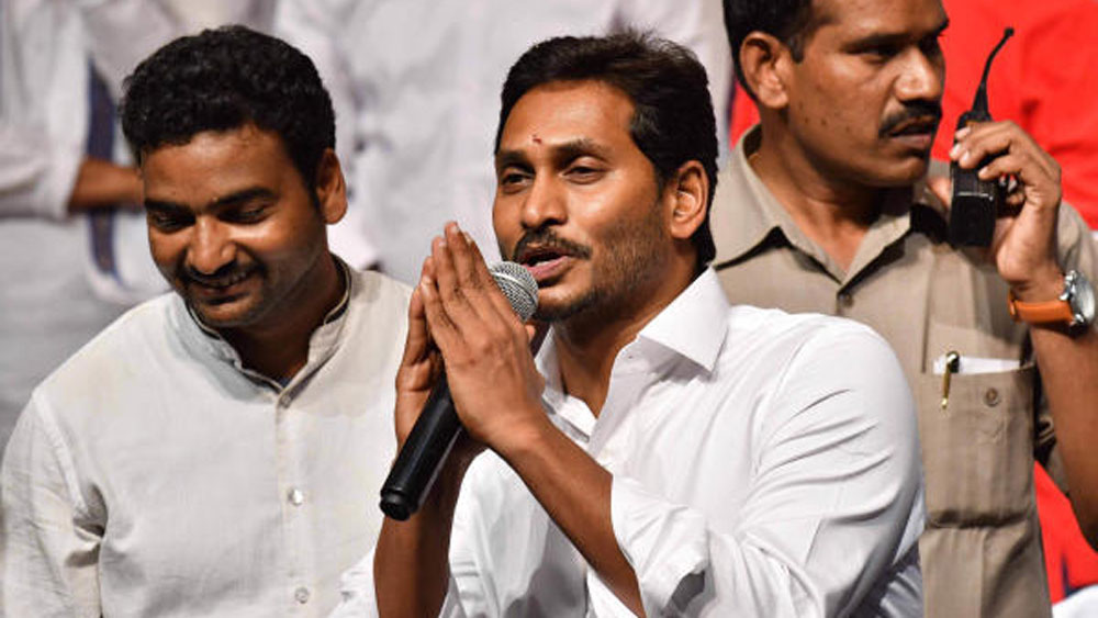 তিন দলের আসন সমঝোতা হলে অন্ধ্রের মুখ্যমন্ত্রী ওয়াইএস জগন্মোহন রেড্ডি চাপে পড়তে পারেন বলে রাজনৈতিক বিশ্লেষকদের একাংশের ধারণা।