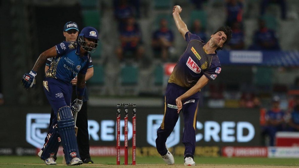 প্যাট কামিন্স: তিনি ফর্মে থাকলে বিপক্ষের ব্যাটসম্যানদের ঘুম উড়িয়ে দিতে পারেন। সে প্রমাণ তিনি ইতিমধ্যেই দিয়েছেন। কিন্তু বল হাতে তাঁকে ধারাবাহিকতা বজায় রাখতে হবে। আঝ কোহালিদের থামাতে কার্তিকের মূল অস্ত্র হতে পারেন তিনি।