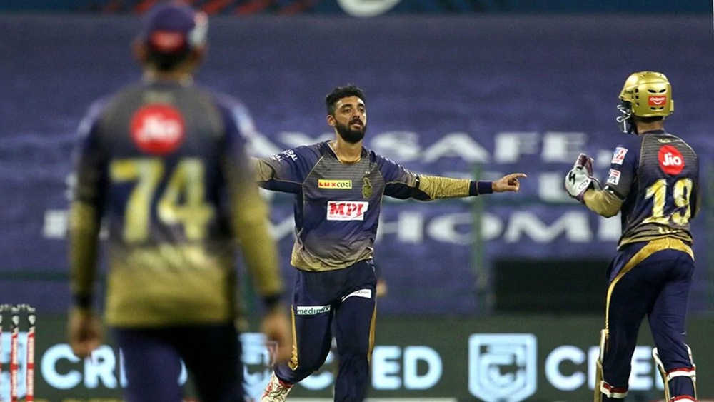 বরুণ চক্রবর্তী: প্রায় চার কোটি টাকায় তামিলনাড়ুর এই স্পিনারকে এ বছর কিনেছে নাইটরা। এখন অবধি এই স্পিনার বল হাতে ভালই ভেল্কি দেখিয়েছেন। মরসুমে পাঁচ উইকেট নেওয়া বিস্ময় স্পিনার ওভার প্রতি রান দিয়েছেন ৮-এরও কম।