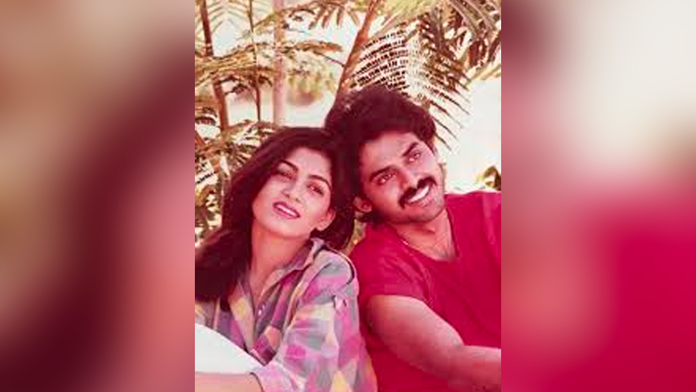 ১৯৮২ সালে ‘দর্দ কা রিশতা’ ছবিতে তাঁর উপর চিত্রায়িত ‘ম্যায়ঁ পরিয়োঁ কি শেহজাদি’ গান এখনও জনপ্রিয়। তার তিন বছর পরে মুক্তি পেয়েছিল ‘মেরি জঙ্গ’। এই ছবিতে ‘বোল বেবি বোল, রক অ্যান্ড রোল’ গানে জাভেদ জাফরির সঙ্গে খুশবুর নাচ দর্শকমনে দাগ কেটে গিয়েছিল।