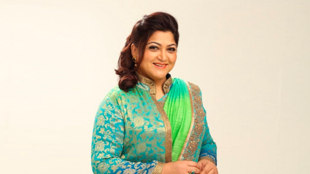 বলিউডের তুলনায় দক্ষিণী ইন্ডাস্ট্রিতে খুশবু অনেক বেশি পরিচিত ও প্রতিষ্ঠিত। তামিল, তেলুগু, মালয়লম ও কন্নড় ছবিতে তিনি ছিলেন প্রথম সারির অভিনেত্রী।