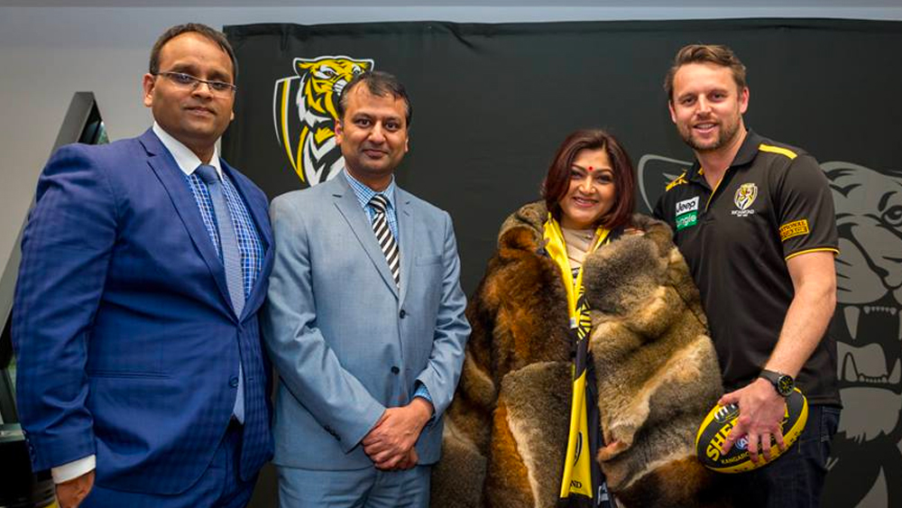 খুশবু জন্য ভক্তরা মন্দিরও তৈরি করেছেন। শুধু দেশেই নয়। খুশবুর জনপ্রিয়তা ও খ্যাতি ছড়িয়েছে বিদেশেও। অস্ট্রেলিয়ার মেলবোর্নের রিচমন্ড ফুটবল ক্লাবের সাম্মানিক সদস্য খুশবু। ২০১৭ সালে তাঁকে এই সম্মান দেওয়া হয়।