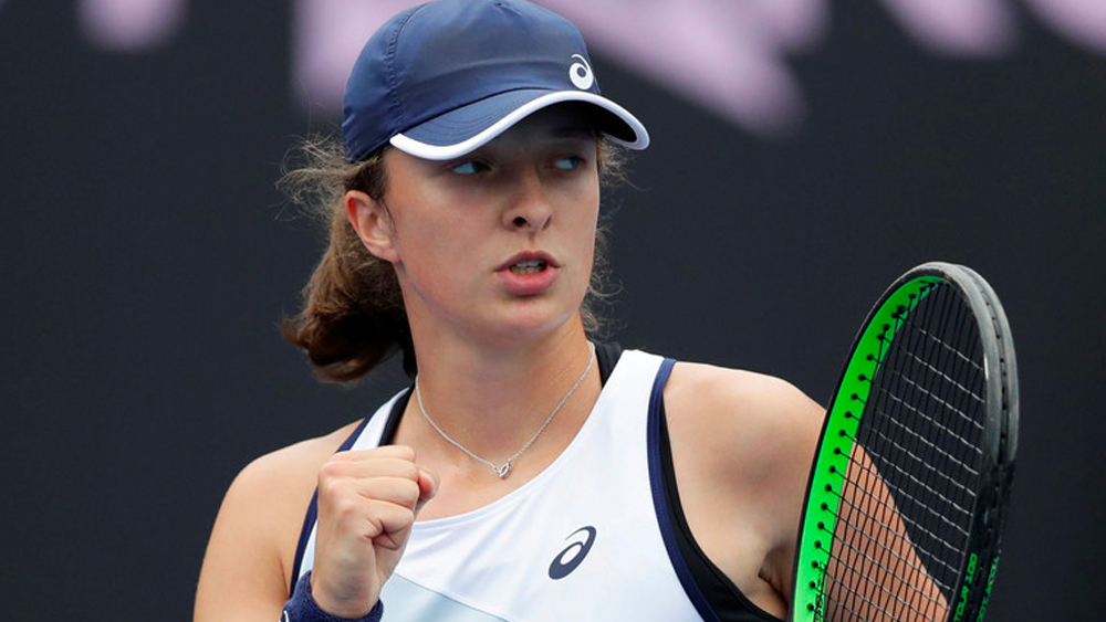 ফরাসি ওপেনের শুরুতে র‍্যাঙ্কিংয়ে ৫৪ নম্বরে ছিলেন তিনি। ১৯৭৫ সালে র‍্যাঙ্কিং সিস্টেম চালু হয়েছে। তার পরে রোলাঁ গারোতে এত পিছিয়ে থাকা কোনও খেলোয়াড় ফাইনালে নামেননি। পোল্যান্ডের প্রথম সিঙ্গল খেলোয়াড় হিসেবে গ্র্যান্ড স্ল্যাম জেতার নজির গড়লেন শিয়নটেক।