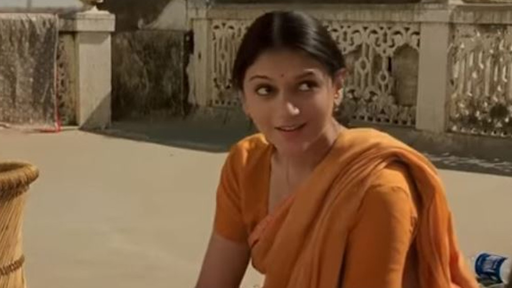 পরিবর্তে অদিতি অভিনয় করেন পার্শ্বচরিত্রে। মাত্র ২১ বছর বয়সে তিনি ফুটিয়ে তোলেন মধ্যবয়সি মহিলার চরিত্র। ঋষি কপূর, ওম পুরী, অতুল কুলকার্নি, দিব্যা দত্ত ওয়াহিদা রহমানের মতো বলিষ্ঠ কুশীলবদের সঙ্গে পাল্লা দিয়ে অভিনয় করেন অদিতি।