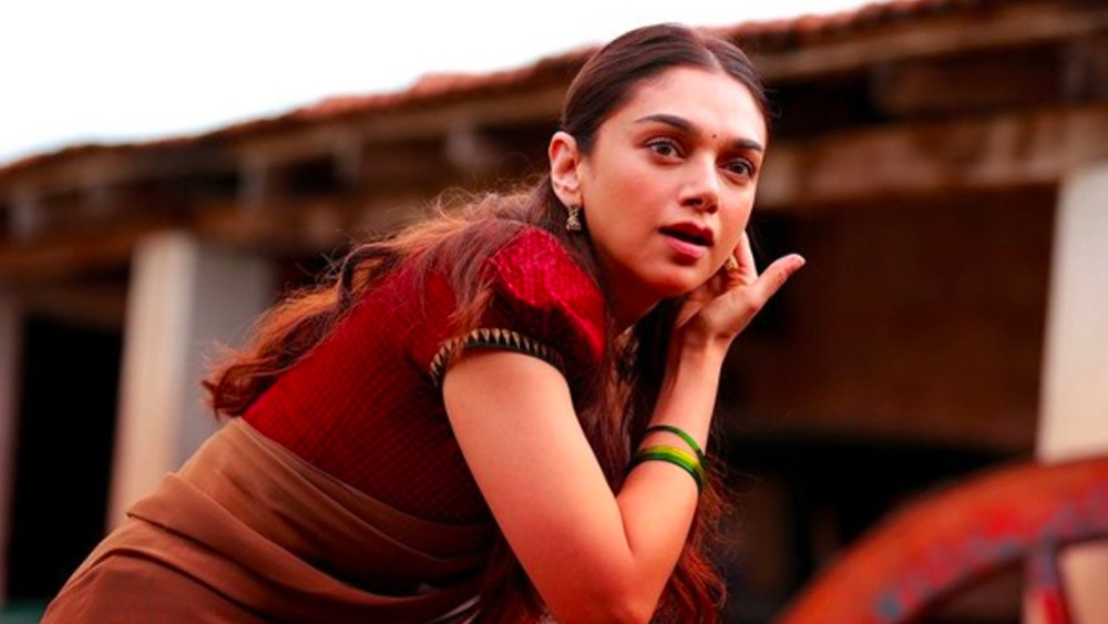 আবার তিনি প্রত্যাখ্যানের মুখোমুখি হন ২০১১ সালে। ইমতিয়াজ আলির পরিচালনায় ‘রকস্টার’ ছবিতে কাশ্মীরি তরুণীর ভূমিকায় অভিনয় করার কথা ছিল তাঁর। কিন্ত সে সুযোগও শেষ অবধি চলে গিয়েছিল নার্গিস ফকরির কাছে। এ নিয়ে যথেষ্ট বিতর্কও দেখা দিয়েছিল সে সময়।