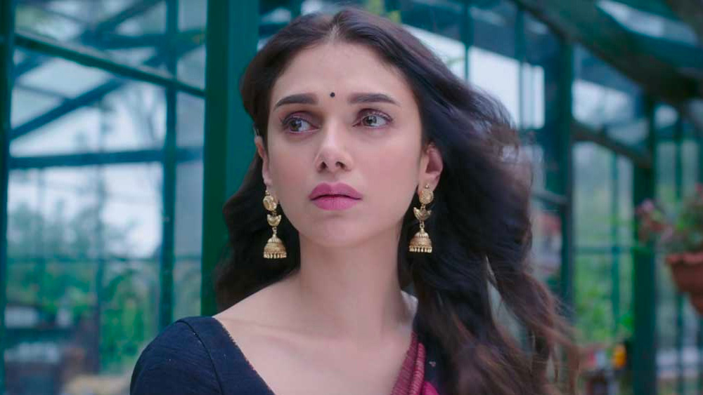 ২০১৩ সালে অদিতি জানান, তাঁদের সেপারেশন হয়ে গিয়েছে। বিচ্ছেদের কারণ জানা না গেলেও শোনা যায়, সহঅভিনেতাদের সঙ্গে অদিতির ঘনিষ্ঠতা মেনে নিতে পারেননি তাঁর স্বামী। তবে কেরিয়ারের শুরুতে নিজের বিবাহিত পরিচয় সযত্নে লুকিয়ে রেখেছিলেন অদিতি। তিনি চাননি, তাঁর বলিউডের কেরিয়ার ক্ষতিগ্রস্ত হোক।