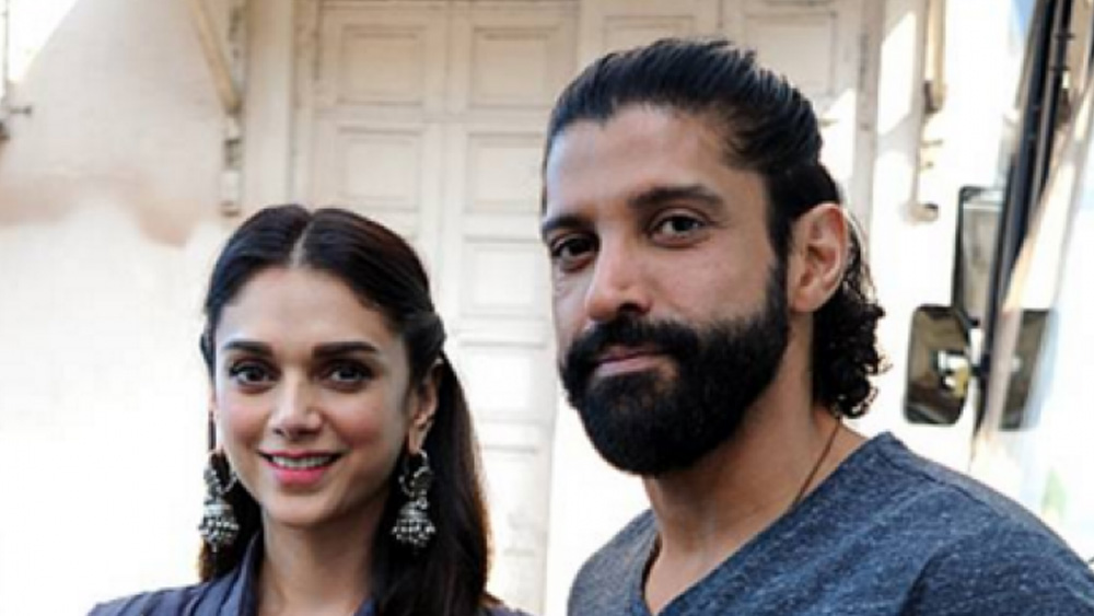 এই সময় রণদীপের সঙ্গে অদিতির পুরনো প্রেম ভেঙে গিয়েছিল। এ বার তাঁর সঙ্গে ফরহান আখতারের প্রেম ঘিরে নতুন গুঞ্জন শোনা যেতে থাকে। অদিতি এ বার মরিয়া হয়ে ওঠেন নিজের ভাবমূর্তি শোধরাতে। জানান, তিনি ফিরে যাচ্ছেন নিজের স্বামীর কাছে।