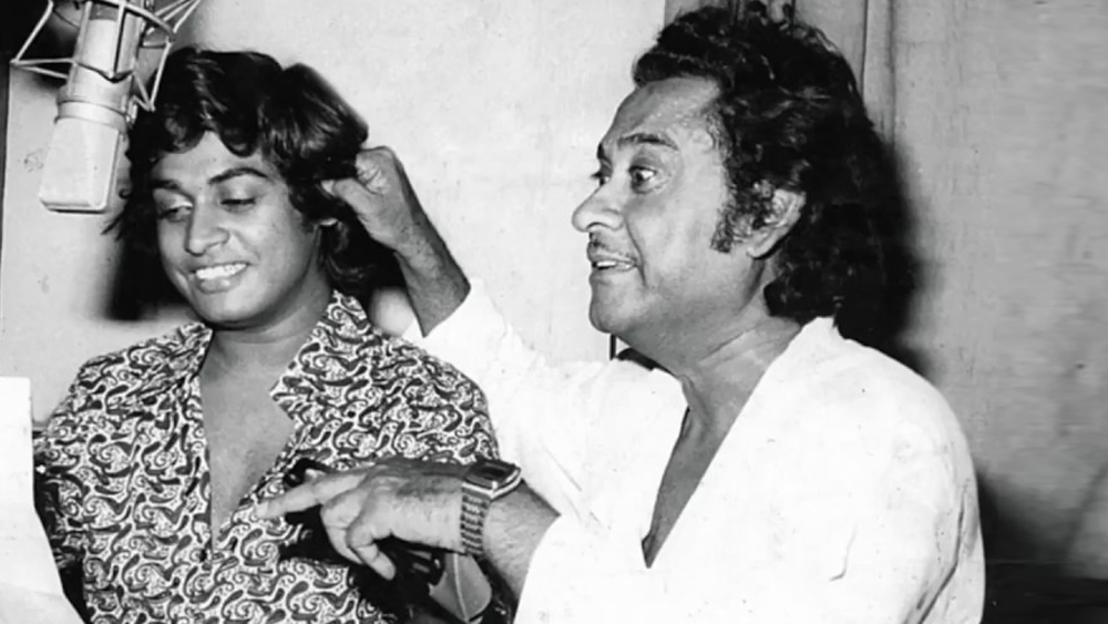 শ্রমণা বললেন, “বাপি বলতেন গলা  ছেড়ে স্পস্ট  উচ্চারণে গান গাইতে। এমনকি, দুঃখের গানেও  গলা ছেড়ে  গান গাওয়ার ওপর জোর দিতেন। বলতেন গান এমন ভাব  গাওয়া হবে যাতে  শ্রোতার চোখের  পাতা ভিজে যায়।’’