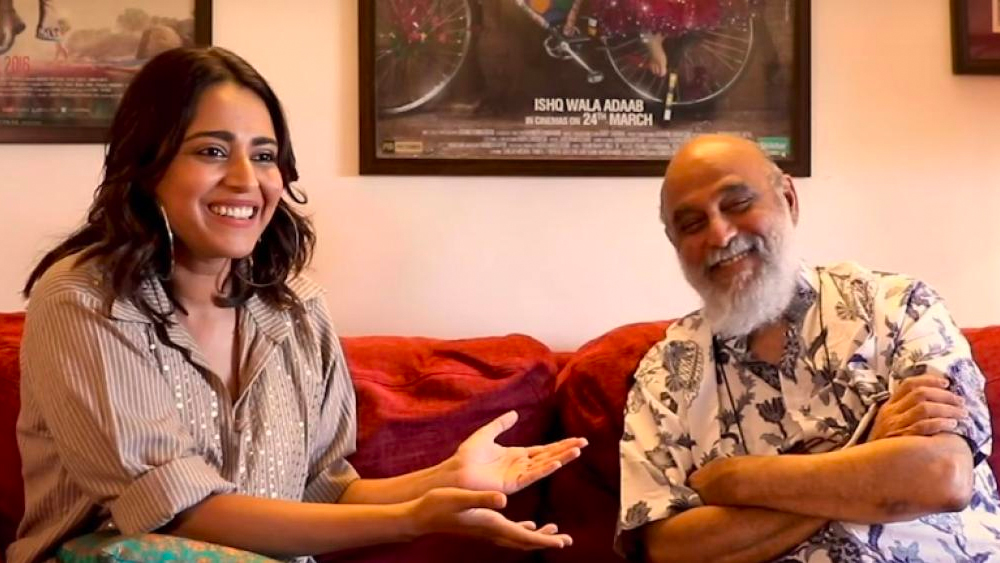 নৌবাহিনীর আধিকারিক সি উদয় ভাস্করের মেয়ে স্বরার জন্ম ১৯৮৮ সালের ৯ এপ্রিল। তাঁর মা ইরা ছিলেন জেএনইউ-এ ফিল্ম স্টাডিজের অধ্যাপিকা। দিল্লির সর্দার পটেল স্কুল থেকে পাশ করার পরে মিরান্ডা হাউস কলেজ থেকে ইংরেজি সাহিত্য নিয়ে পড়াশোনা করেন স্বরা। পরে সোশিয়োলজি নিয়ে স্নাতকোত্তর করেন জওহরলাল নেহরু বিশ্ববিদ্যালয় থেকে।