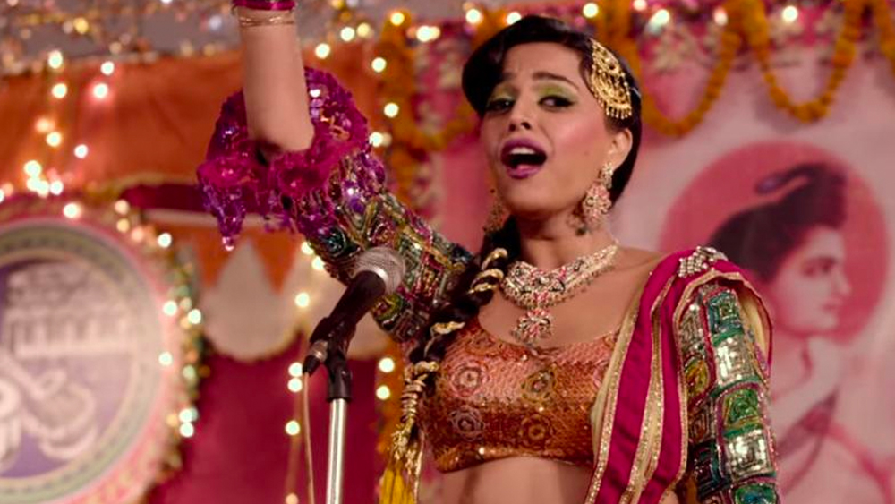 মেধাবী স্বরার বাবা মা নিশ্চিত ছিলেন, তিনি উচ্চশিক্ষার জন্য বিদেশে যেতে চাইবেন। কিন্তু তাঁদের অবাক করে দিয়ে স্বরা জানালেন তিনি বলিউডের নায়িকা হতে চান।