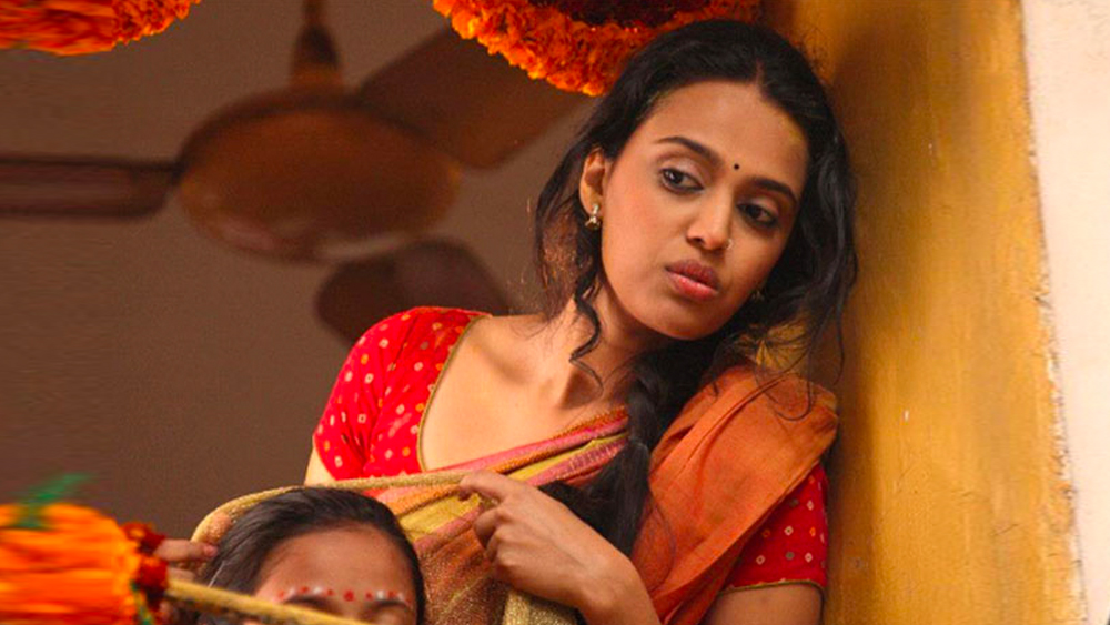 অভিনয়ের নেশা জন্মেছিল বিশ্ববিদ্যালয়তেই। সহপাঠীদের সঙ্গে তিনি অংশ নিতেন পথনাটিকায়। একইসঙ্গে অভিনয় ও সামাজিক বিভিন্ন বিষয়ে সরব হওয়ার সহজপাঠ সেখানেই।