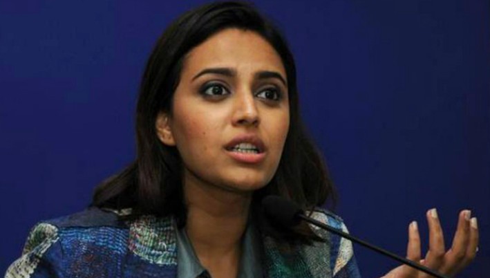 সামাজিক ও রাজনৈতিক ইস্যুতে সোশ্যাল মিডিয়ায় স্পষ্ট করে নিজের মত প্রকাশ করেন স্বরা। পদ্মাবত-বিতর্কে তিনি খোলা চিঠি লিখেছিলেন সঞ্জয়লীলা ভন্সালীকে। তাঁর অভিযোগ ছিল, এই ছবিতে জহরব্রতকে গৌরবান্বিত করা হয়েছে। সুপারহিট এই ছবির সমালোচনা করে স্বরা নেটাগরিকদের ক্ষোভের মুখে পড়েন।