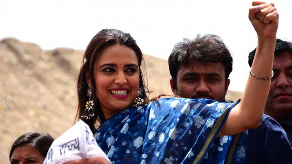 কাঠুয়া ও  উন্নাও ধর্ষণকাণ্ডে  মন্তব্যের জেরে স্বরার সঙ্গে সব সম্পর্ক ছিন্ন করে বহুজাতিক ব্র্যান্ড। এর পর নাগরিকত্ব আইন বিতর্কে তিনি জেএনইউ পড়ুয়াদের পাশে দাঁড়ান। এর পর থেকেই তাঁর কাছে ছবির সুযোগ কমতে থাকে। সোশ্যাল মিডিয়াতেও তিনি ক্রমশ ঘৃণার শিকার হন।