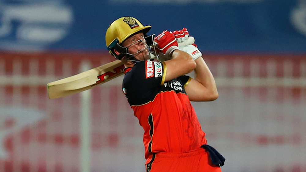 এবি ডি ভিলিয়ার্স (উইকেটরক্ষক): ৩৬ বছরের এই দক্ষিণ আফ্রিকান অবসরের পর যেন নিজেকে নতুন করে মেলে ধরেছেন। সব ব্যাটসম্যানরা যে উইকেটে খেলতে ব্যর্থ হচ্ছেন সেখানে এবি খেলছেন অবলিলায়। স্ট্রাইক রেট ১৮৫.৩৬। সাত ম্যাচ খেলে ২২৮ রান করে চার নম্বরে অন্য কারও নাম ভাবার সুযোগই রাখলেন না তিনি।