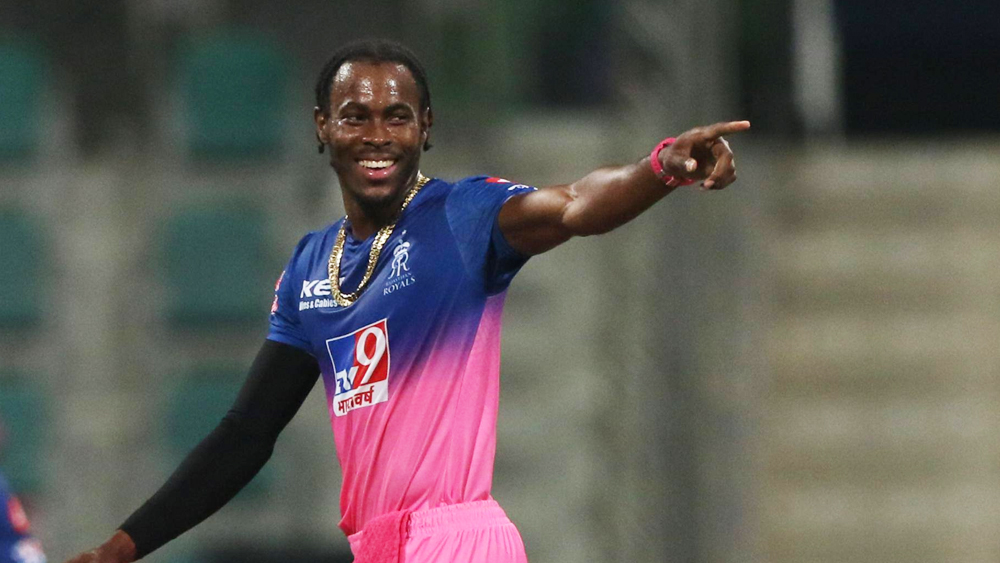 জোফ্রা আর্চার: ইংরেজ পেসার এ বারের আইপিএলে নিয়েছেন নয় উইকেট। তাঁর গতি ভয় ধরাতে পারে বিপক্ষের ব্যাটসম্যানকে। দরকারে ব্যাট হাতেও কাজে আসতে পারেন তিনি।