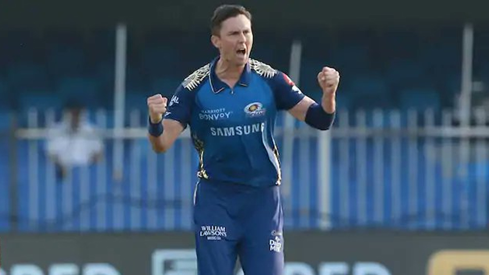 ট্রেন্ট বোল্ট: কিউই পেসার মুম্বই দলে ভুলিয়ে দিয়েছে মালিঙ্গার অভাব। সাত ম্যাচে নিয়েছেন ১১ উইকেট। দলে এক জন বাঁ পেসার সব সময়ই বাড়তি সুবিধা দেয়। তাই দলের দ্বিতীয় পেসার হিসেবে থাকছেন তিনি।