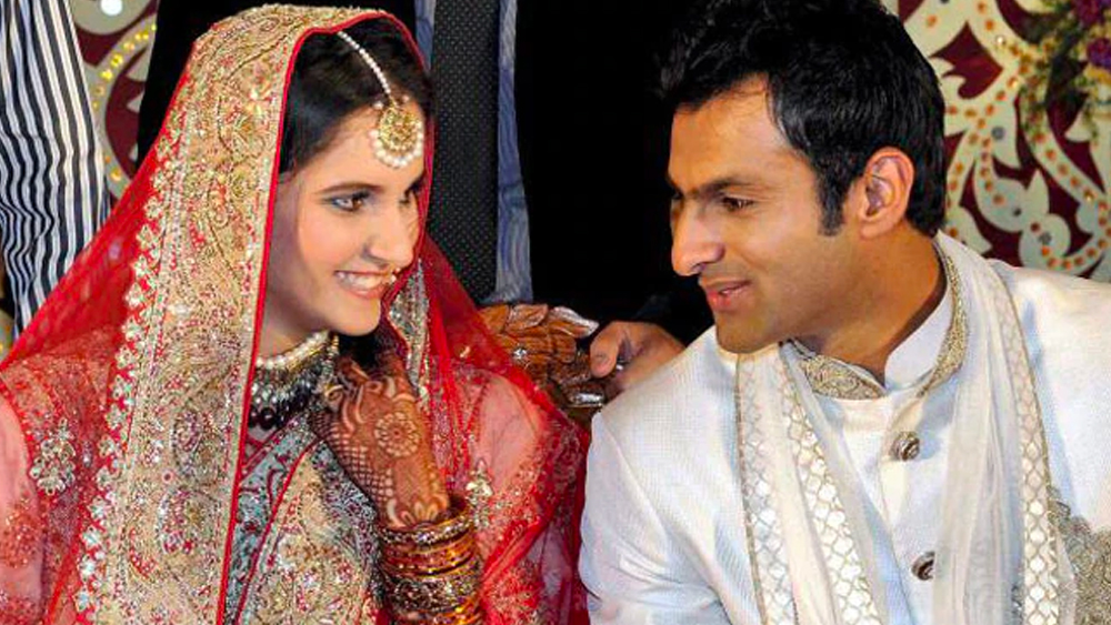 যদিও শাহিদের অতিরিক্ত অধিকারবোধ ভাল লাগত না সানিয়ার। ঘনিষ্ঠ মহলে অভিযোগ করেছিলেন, তাঁদের সম্পর্কে শাহিদ তাঁকে কোনও স্পেস দেন না। শাহিদের সঙ্গে প্রেম ভেঙে বেরিয়ে আসার পরের বছরই সানিয়া বিয়ে করেন পাকিস্তানি ক্রিকেটার শোয়েব মালিককে।