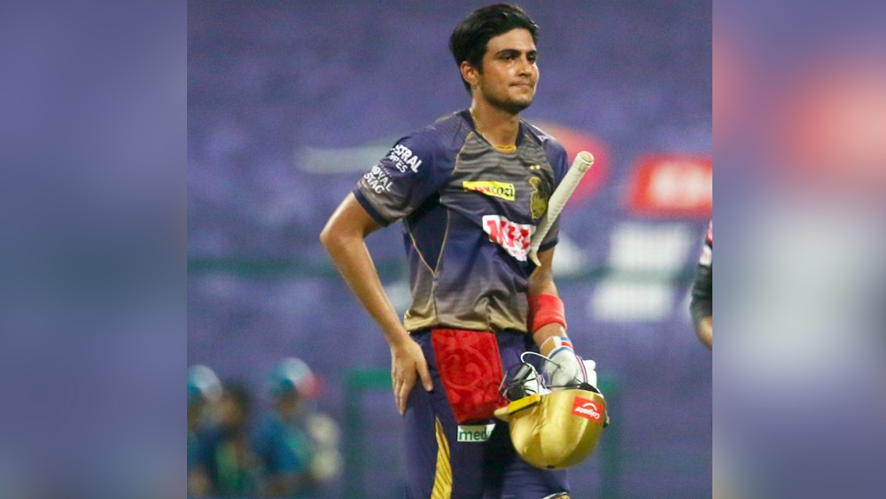 আগে ব্যাট করে কলকাতার সামনে ২০ ওভারে ১৯৬ রানের টার্গেট রেখেছিল মুম্বই। কিন্তু লক্ষ্যের ৪৯ রান আগেই থেমে যায় কলাকাতার দৌড়। ১১ বলে মাত্র ৭ রান করে আউট হন শুভমান।