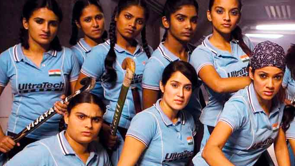 আর জাহির নাকি বাড়িতে সাগরিকার নাম জানানো মাত্র সকলে বসে পড়েছিলেন ‘চক দে! ইন্ডিয়া’ দেখতে। তবে শাহরুখের সঙ্গে প্রথম সিনেমার পরে সাগরিকার কেরিয়ার খুব বেশি দূর এগোয়নি।