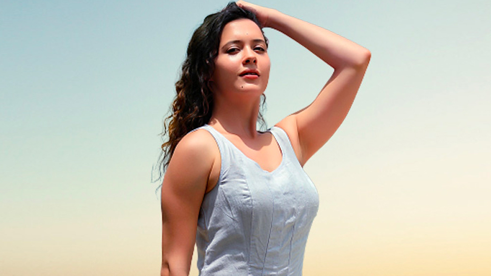 তবে জাহিরের জীবনে সাগরিকাই প্রথম প্রেম নন। এর আগেও তিনি বিনোদন দুনিয়ার সুন্দরীদের প্রেমে পড়েছিলেন। অভিনেত্রী ঈশা শর্বাণীর সঙ্গে দীর্ঘ দিন লিভ ইন করেছিলেন জাহির।