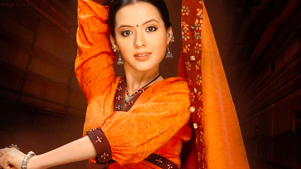 বর্তমানে ঈশা অভিনয় থেকেও অনেক দূরে। ছেলে এবং মায়ের সঙ্গে থাকেন অস্ট্রেলিয়ার পার্‌থে। সেখানে সিঙ্গল পেরেন্ট ঈশা ব্যস্ত তাঁর নৃত্যচর্চা নিয়ে।