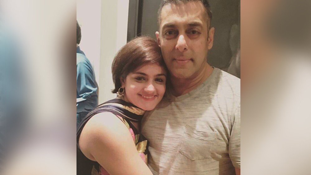 শ্বেতা সলমনের নিজের বোন নন। পাতানো বোন। সংবাদমাধ্যমে পরিচিত ‘রাখি সিস্টার’ নামে। সাংবাদিকতা করার সময়ে তিনি অভিনেতা পুলকিতের সাক্ষাৎকার নিতে গিয়েছিলেন। প্রথম আলাপ থেকেই ধীরে ধীরে বাড়ে ঘনিষ্ঠতা।