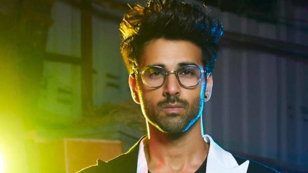 শ্বেতার সঙ্গে আলাপের সময় পুলকিত ছিলেন টেলিভিশন তারকা। জীবনের ওঠাপড়ায় তাঁর পাশে ছিলেন শ্বেতা। তাঁদের রূপকথার মতো বিয়ে জায়গা করে নিয়েছিল সংবাদ শিরোনামে। কন্যাদান করেছিলেন স্বয়ং সলমন।