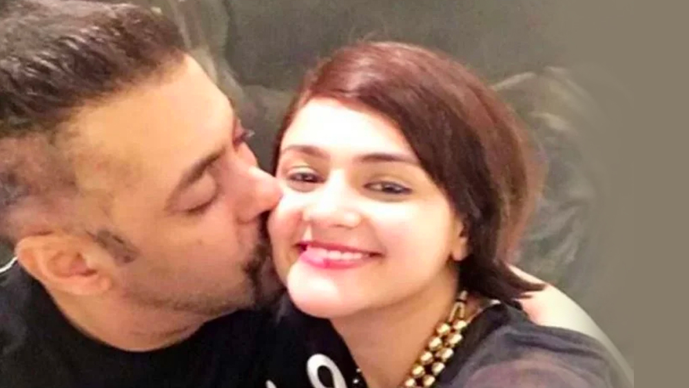 সলমন খান বহু চেষ্টা করেছিলেন বোনের ভাঙা সংসার জোড়া দিতে। কিন্তু সফল হননি। শেষ অবধি ২০১৫ সালে পুলকিত-শ্বেতার বিচ্ছেদ হয়ে যায়। বিবাহবিচ্ছেদের পরে বহু সাক্ষাৎকারে পুলকিতের উপরে ক্ষোভ উগরে দিয়েছিলেন শ্বেতা।